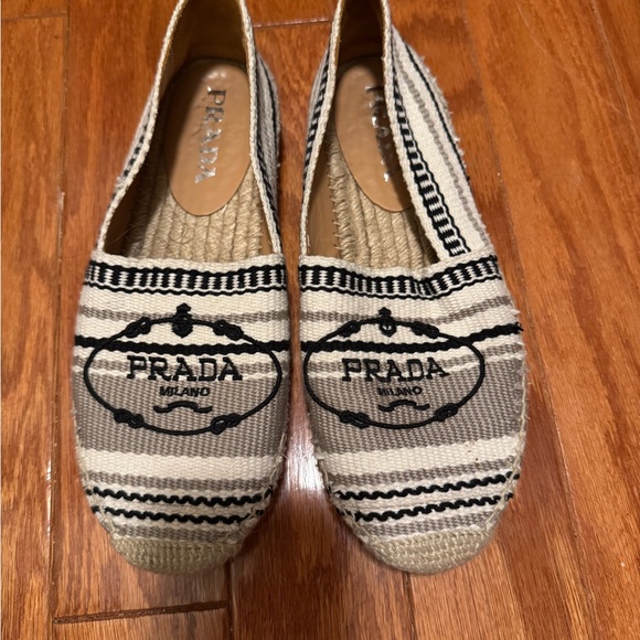 Prada size 37, worn handful times - Picture 3 of 5